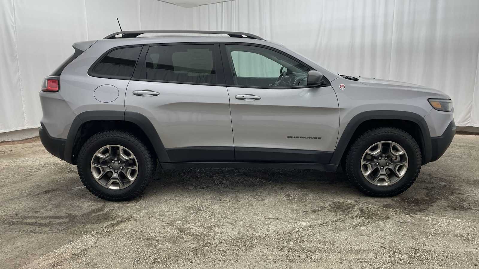 Thumbnail: 2019 Jeep Cherokee - 38
