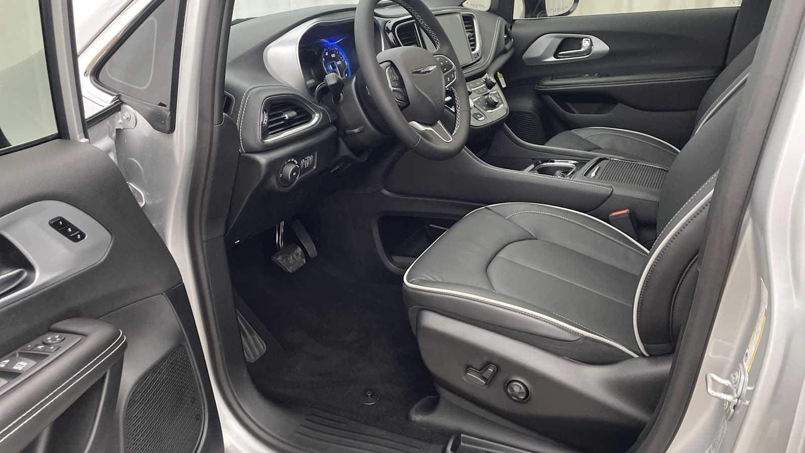 Thumbnail: 2026 Chrysler Pacifica - 2