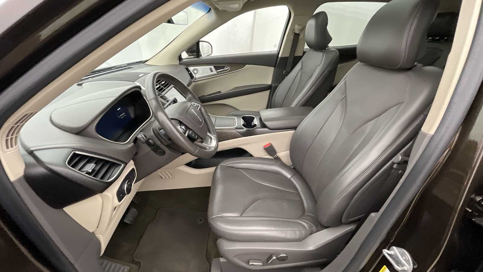 Thumbnail: 2019 Lincoln Nautilus - 6