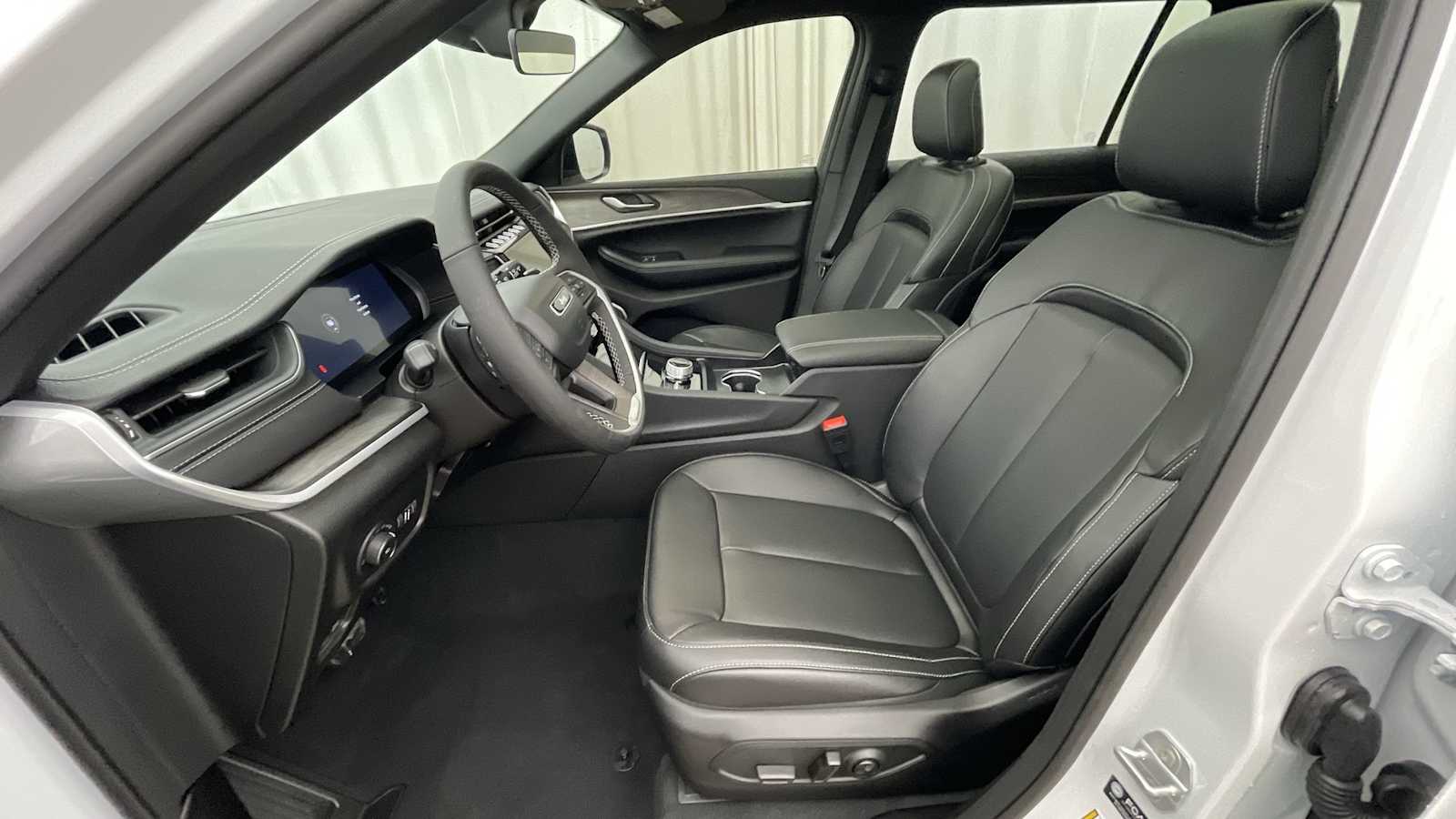 Thumbnail: 2025 Jeep Grand Cherokee - 6