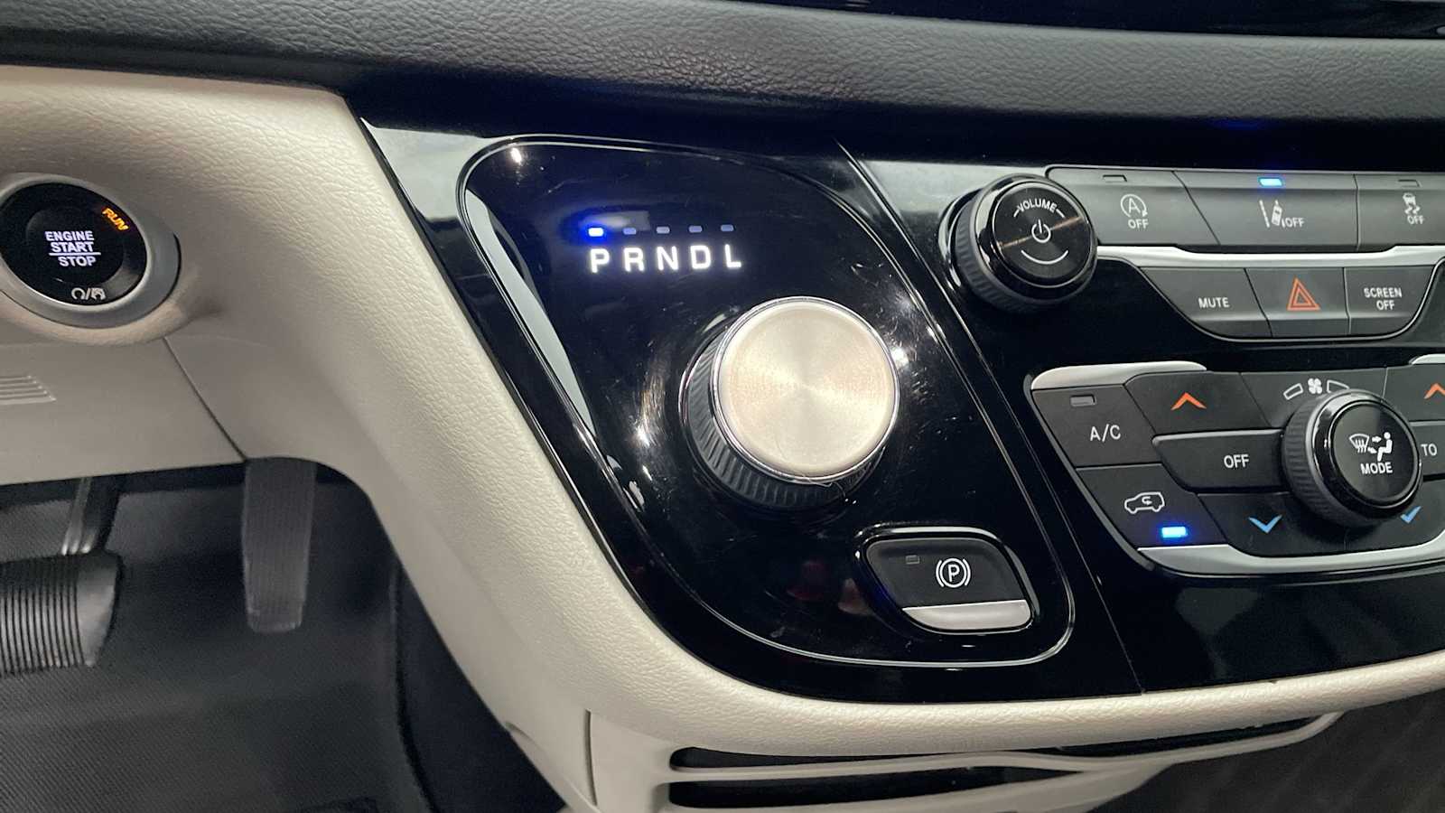 Thumbnail: 2022 Chrysler Pacifica - 20