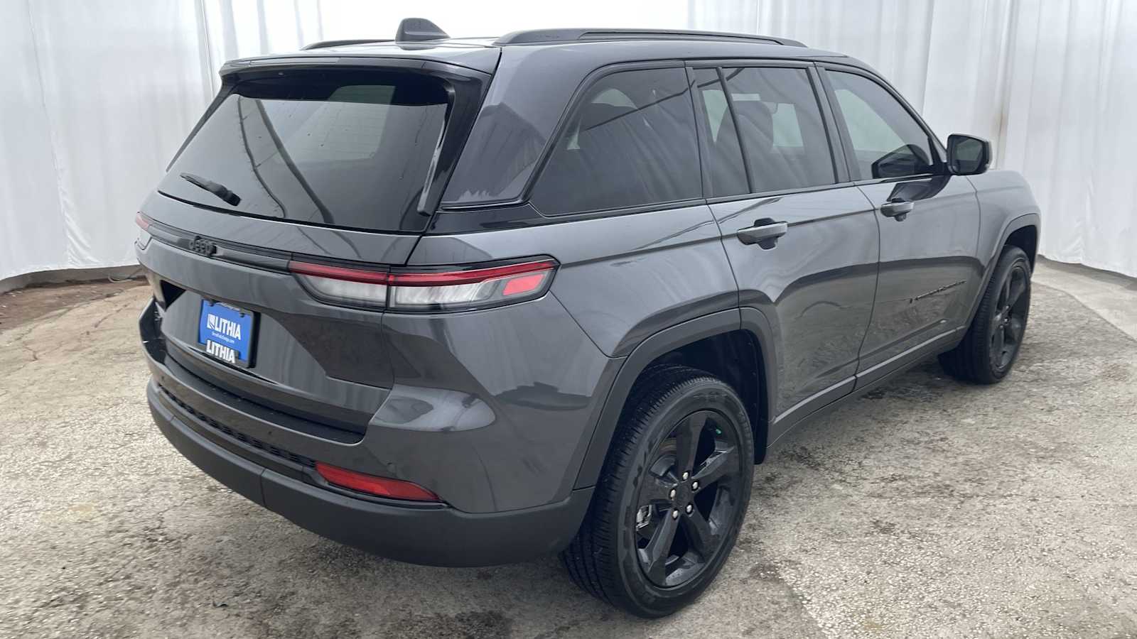 Thumbnail: 2025 Jeep Grand Cherokee - 34