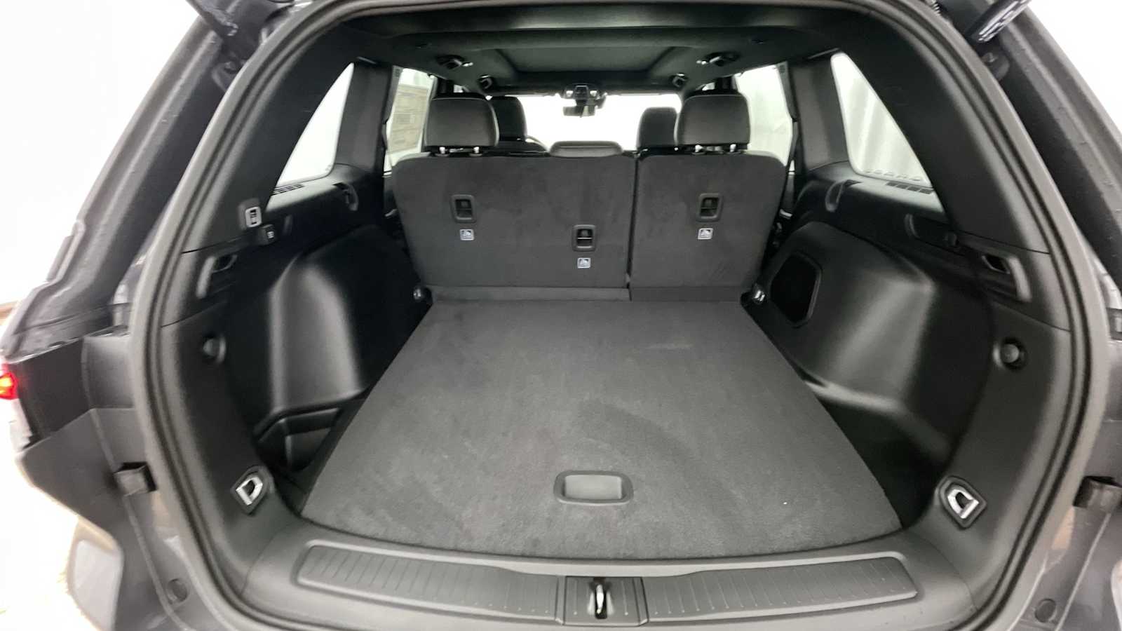 Thumbnail: 2025 Jeep Grand Cherokee - 32