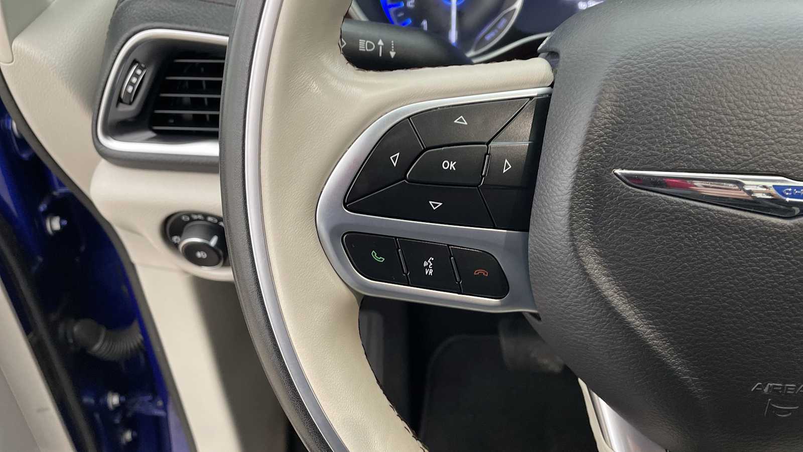 Thumbnail: 2020 Chrysler Pacifica - 16