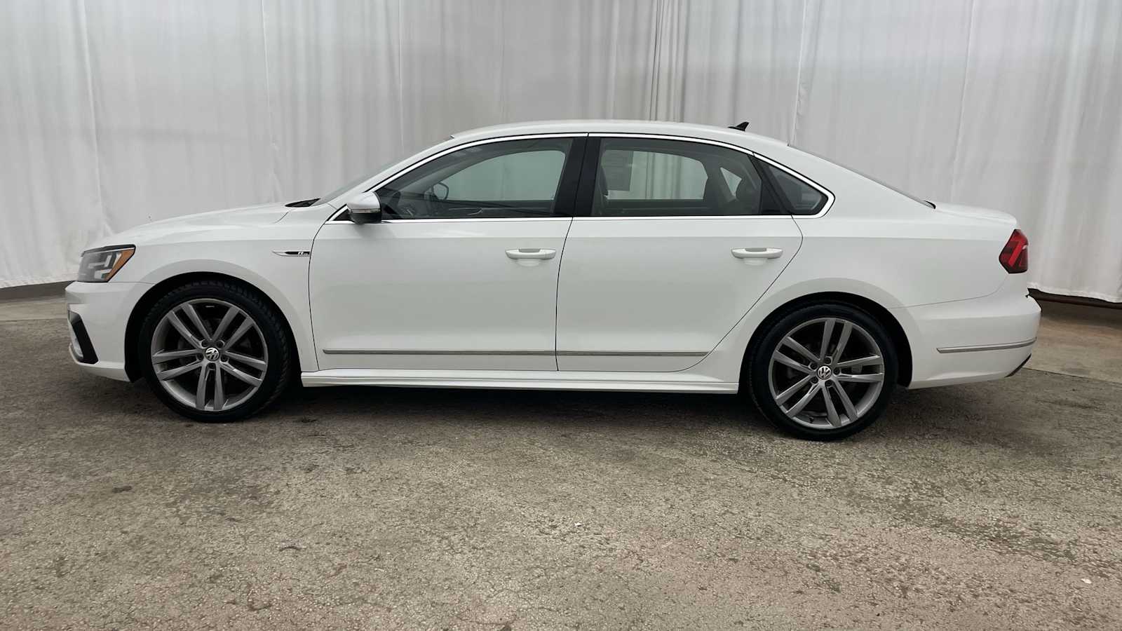Thumbnail: 2017 Volkswagen Passat - 26