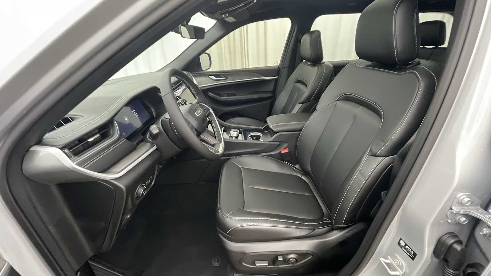 Thumbnail: 2025 Jeep Grand Cherokee - 6