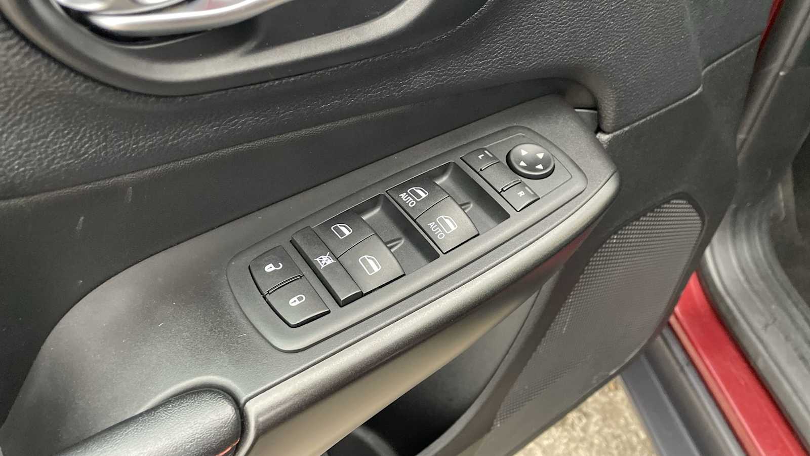 Thumbnail: 2020 Jeep Cherokee - 7