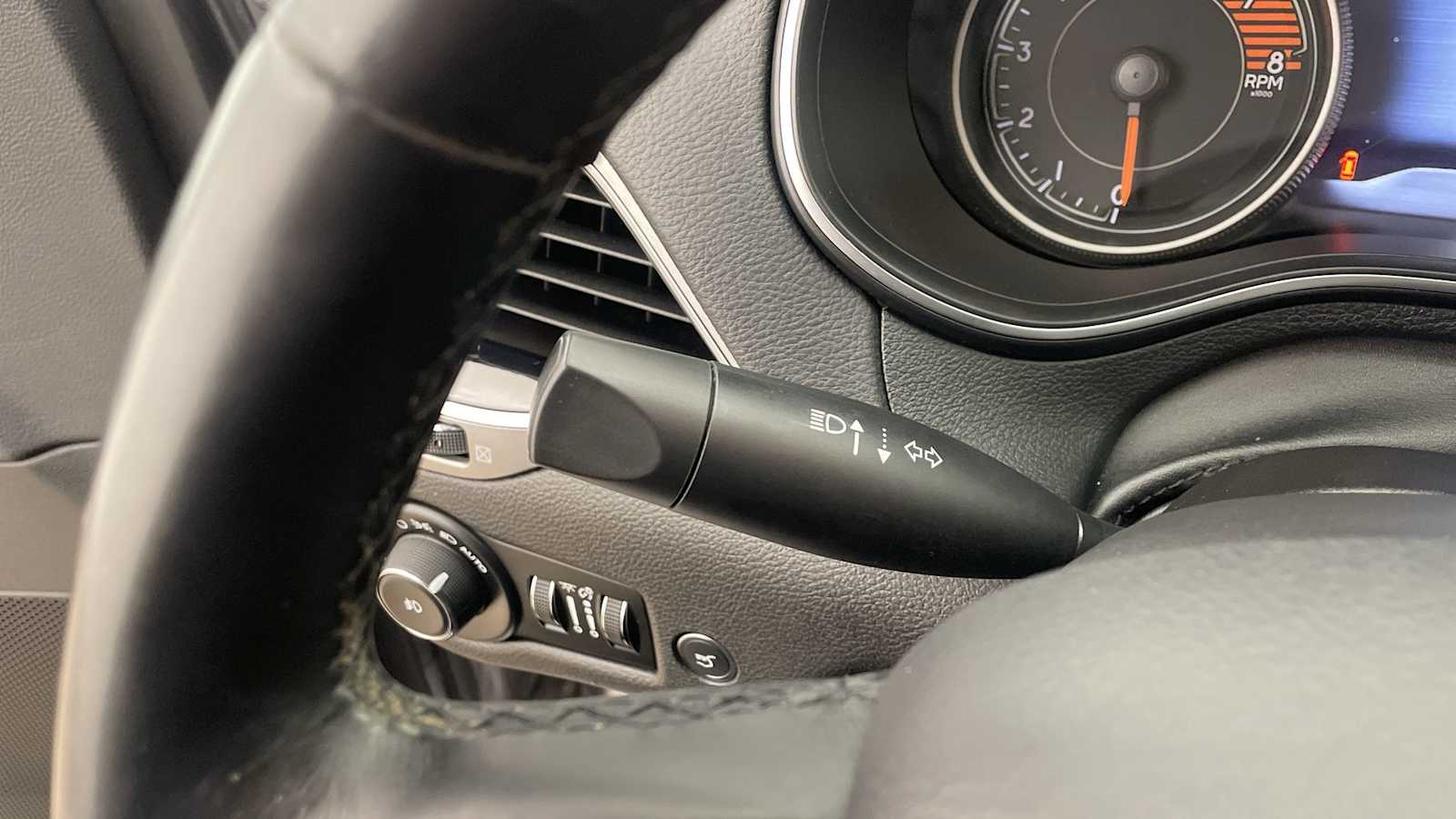 Thumbnail: 2019 Jeep Cherokee - 18