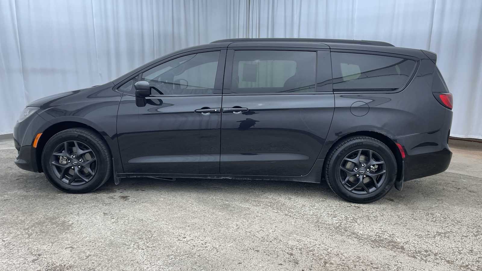 Thumbnail: 2019 Chrysler Pacifica - 30