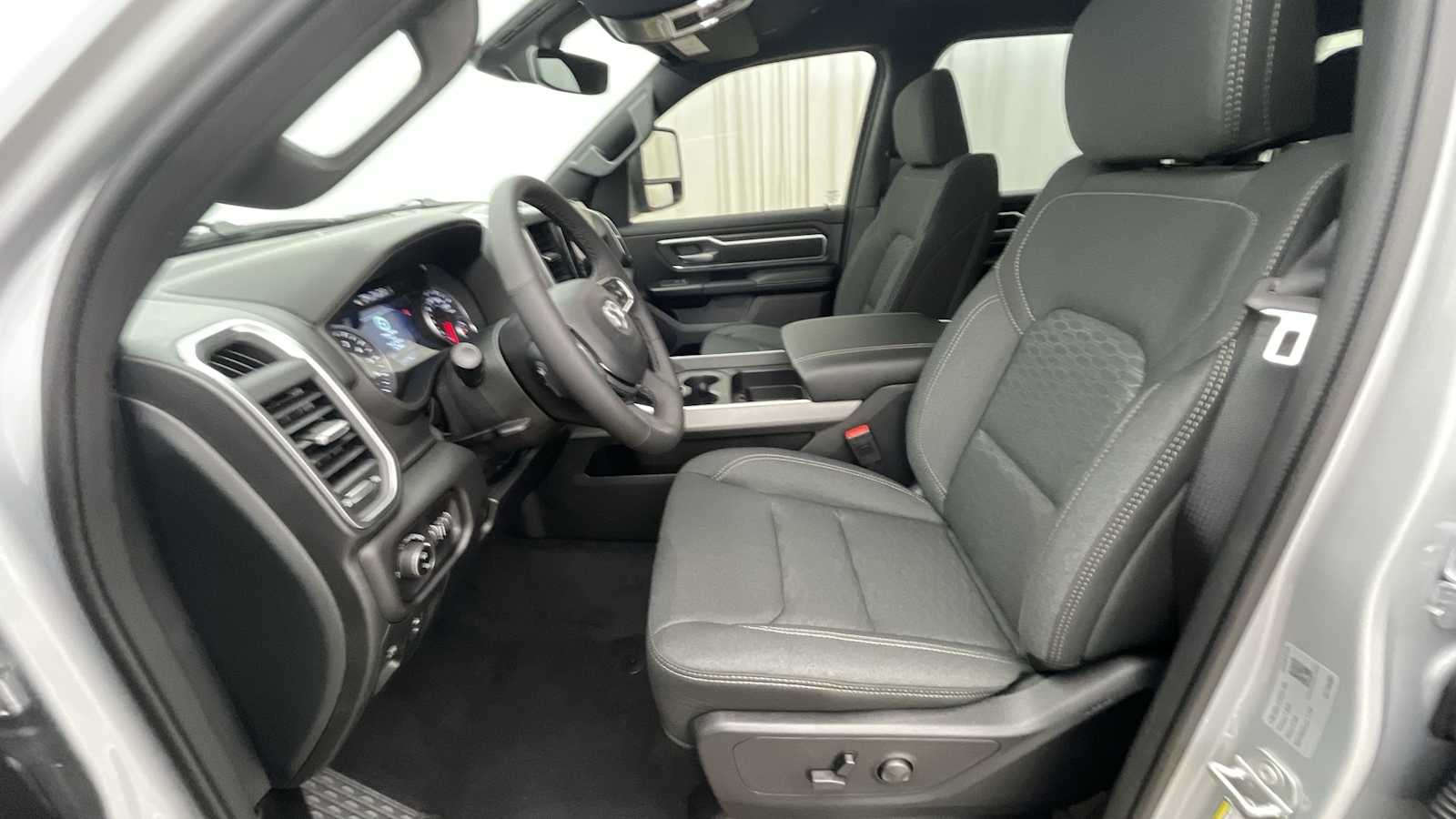 Thumbnail: 2026 RAM 1500 - 6