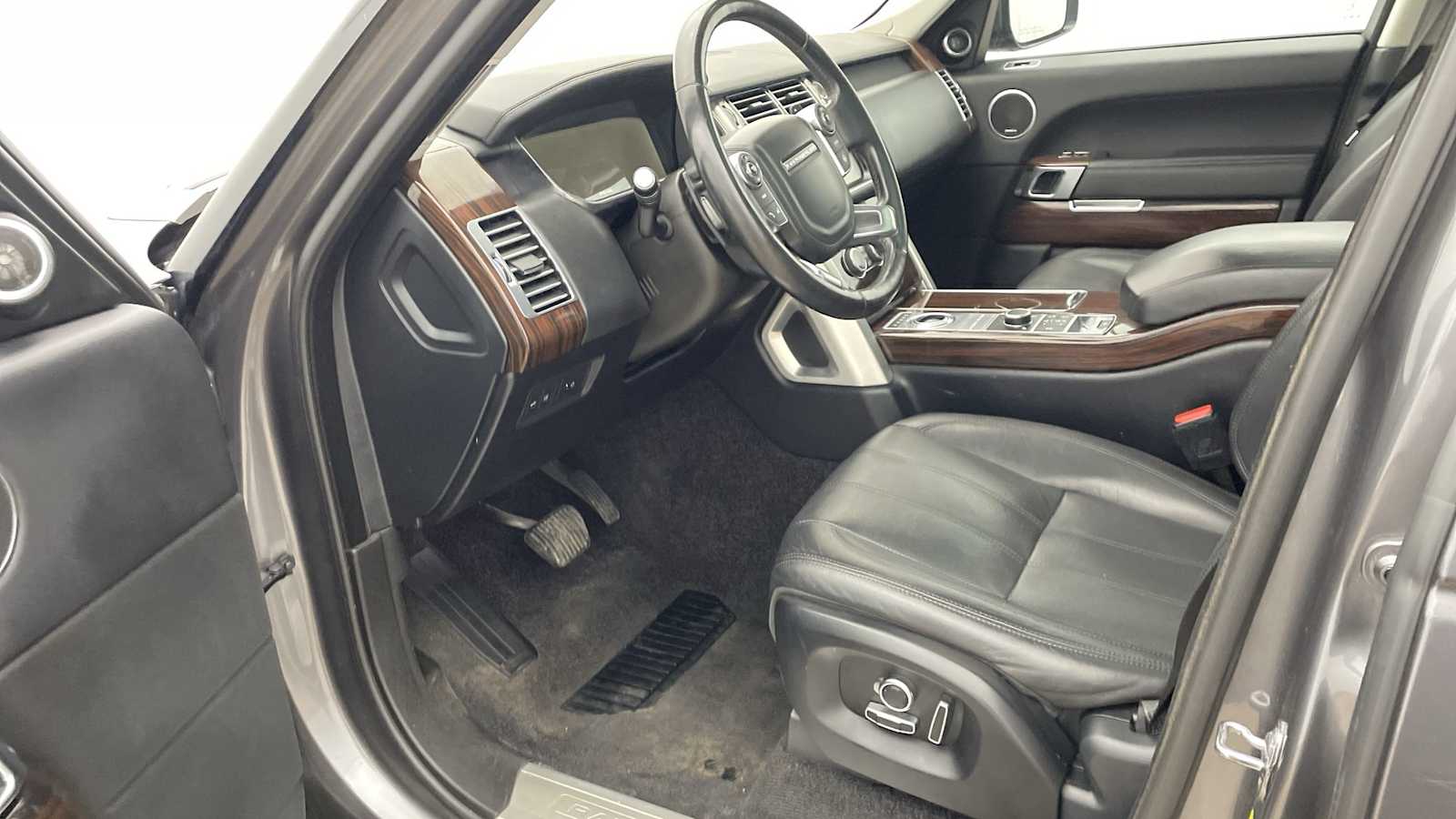 Thumbnail: 2017 Land Rover Range Rover - 2