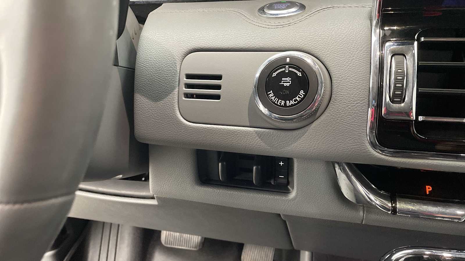 Thumbnail: 2018 Lincoln Navigator L - 27