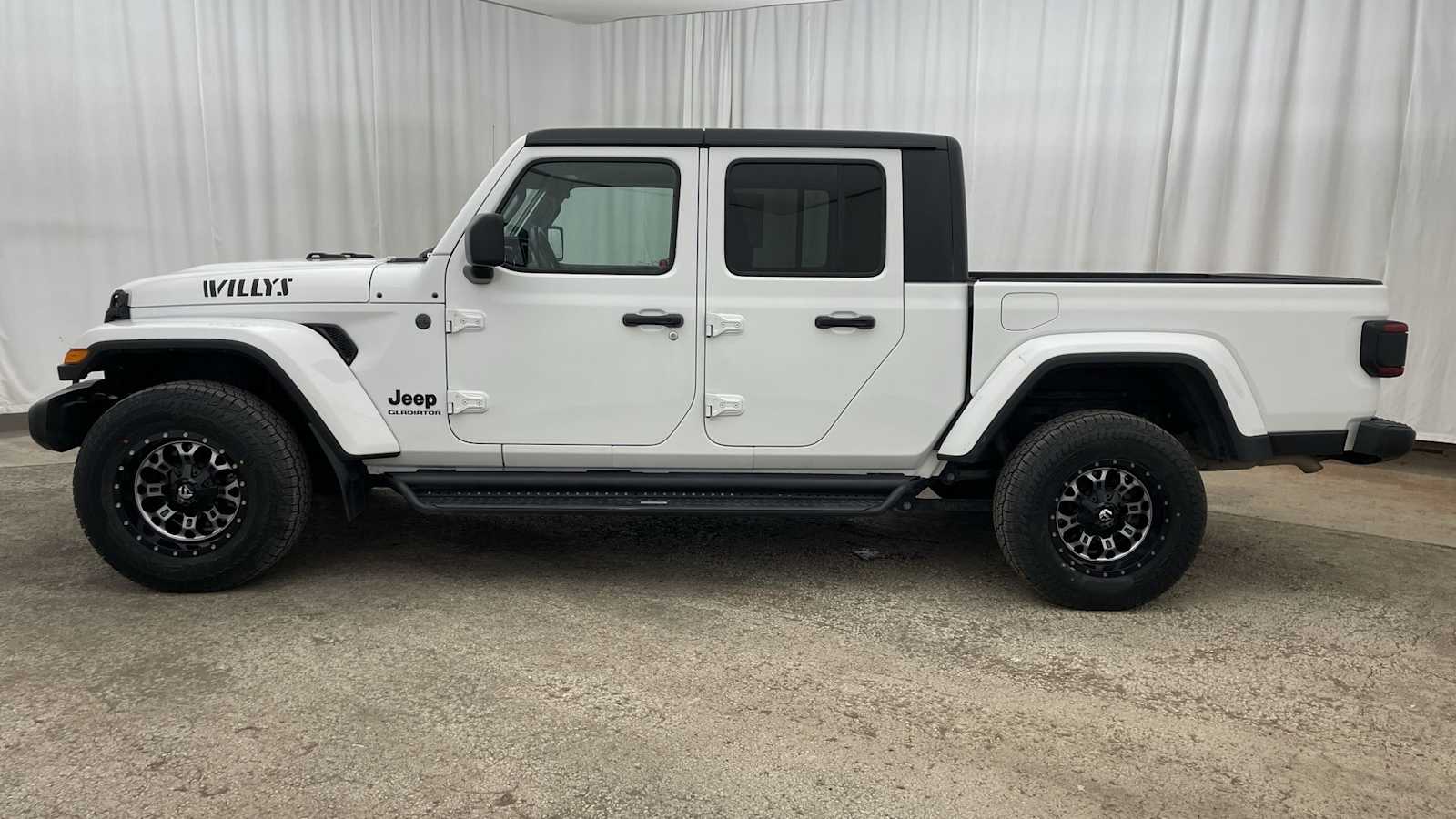 Thumbnail: 2023 Jeep Gladiator - 31