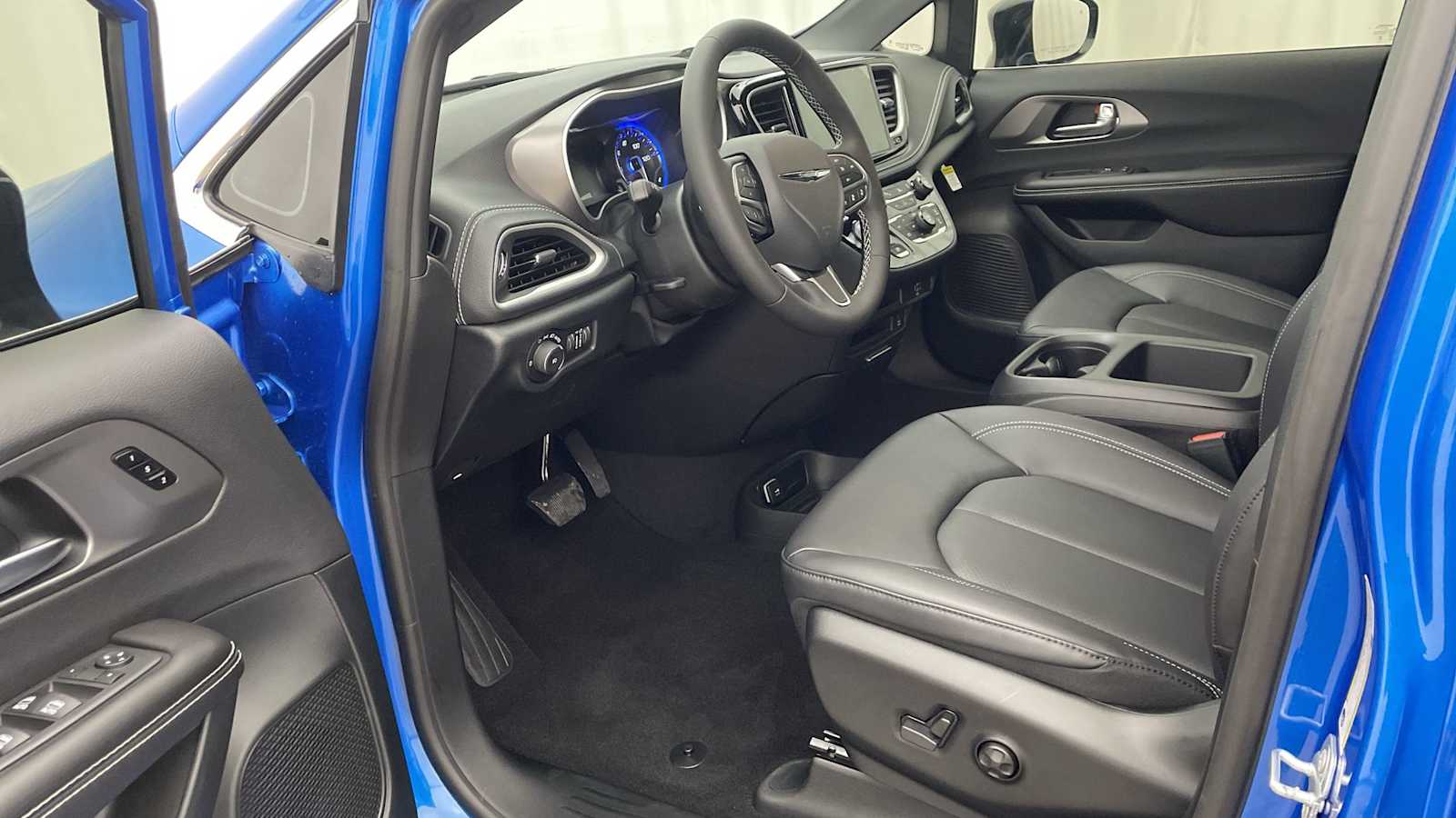 Thumbnail: 2026 Chrysler Pacifica - 2