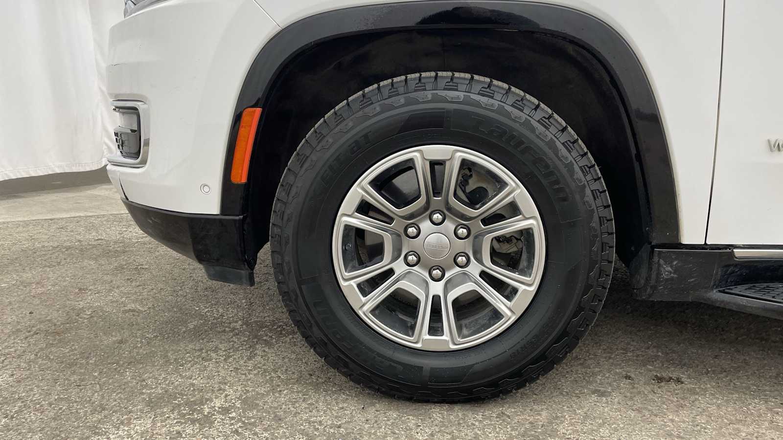 Thumbnail: 2023 Jeep Wagoneer - 40