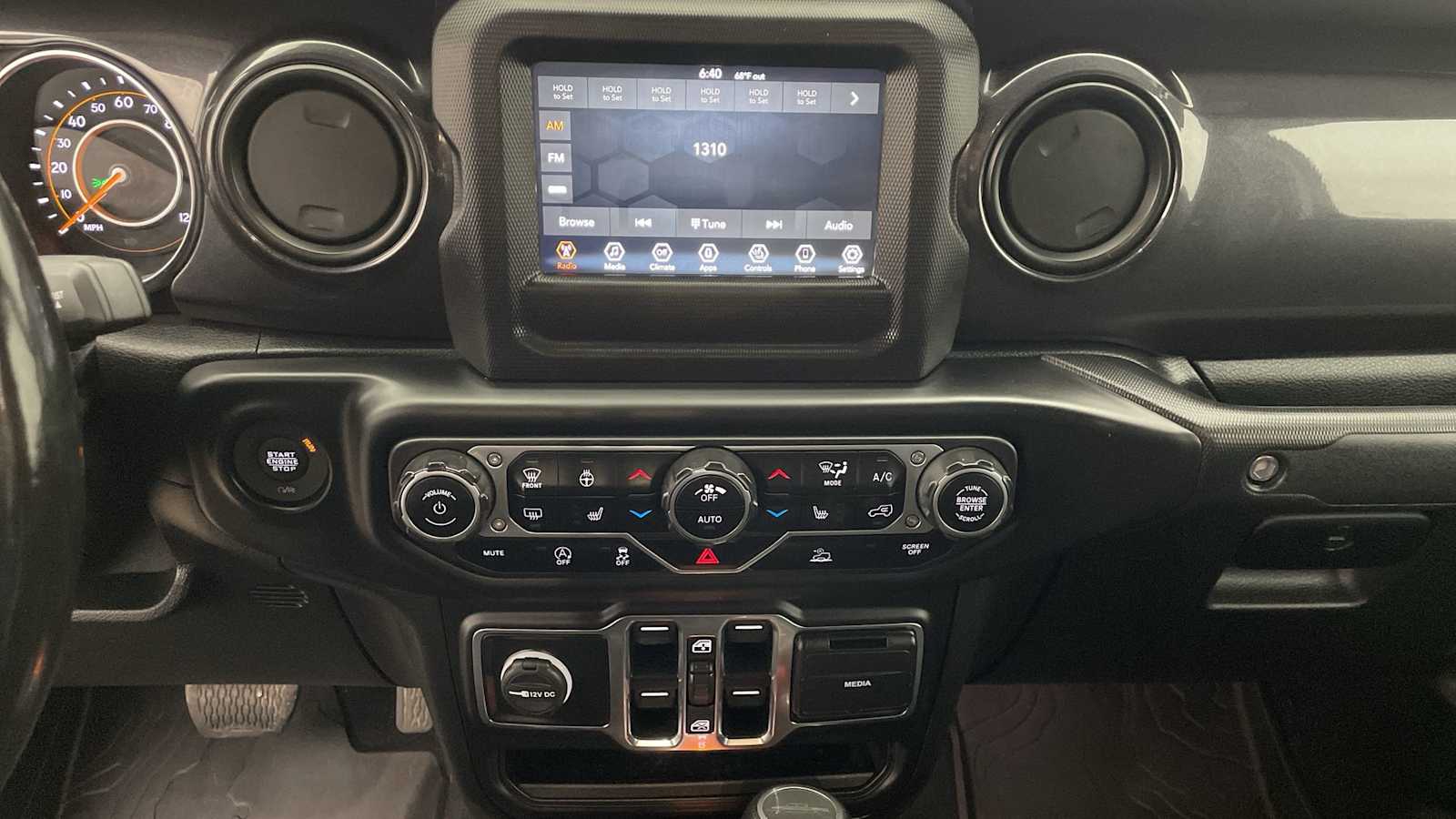 Thumbnail: 2020 Jeep Gladiator - 17