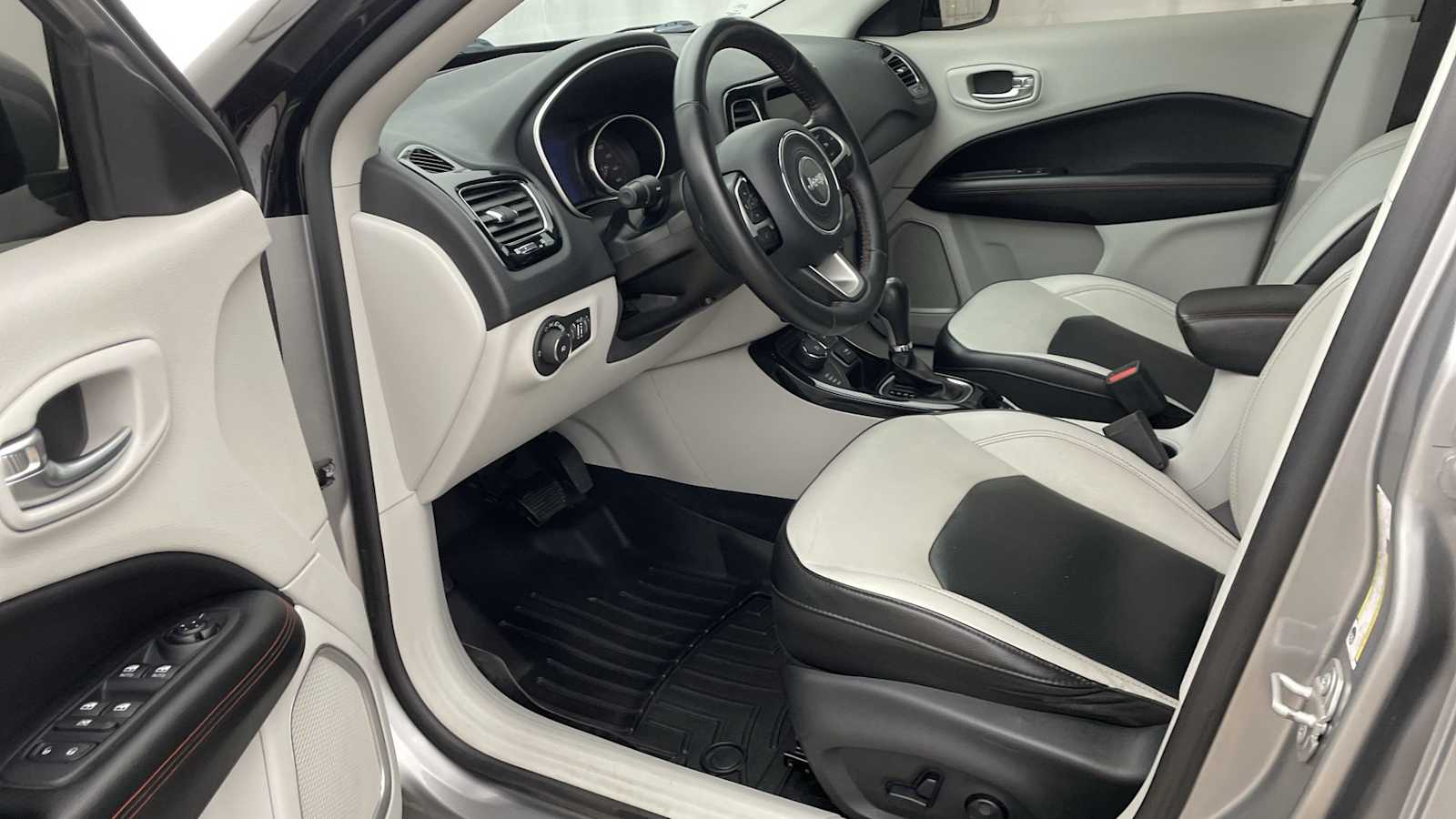 2019 Jeep Compass Limited photo 2