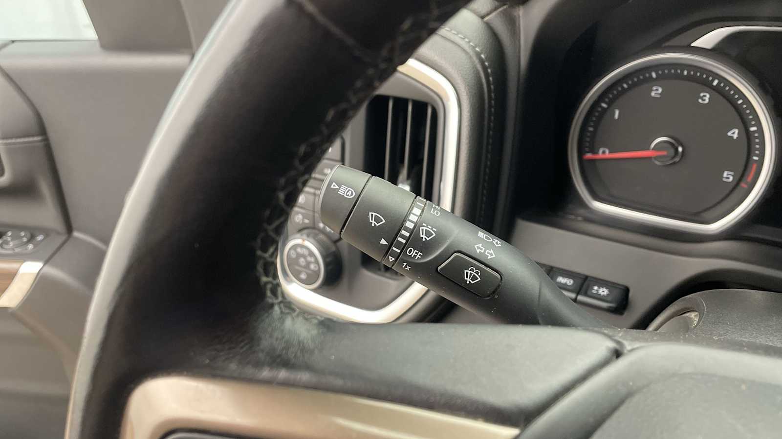 Thumbnail: 2022 Chevrolet Silverado 3500 - 16