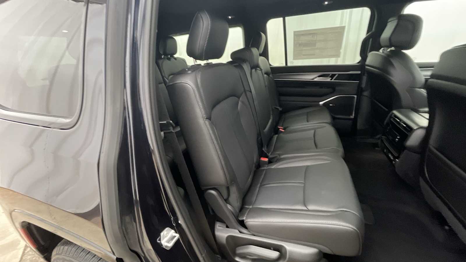 Thumbnail: 2025 Jeep Wagoneer - 10