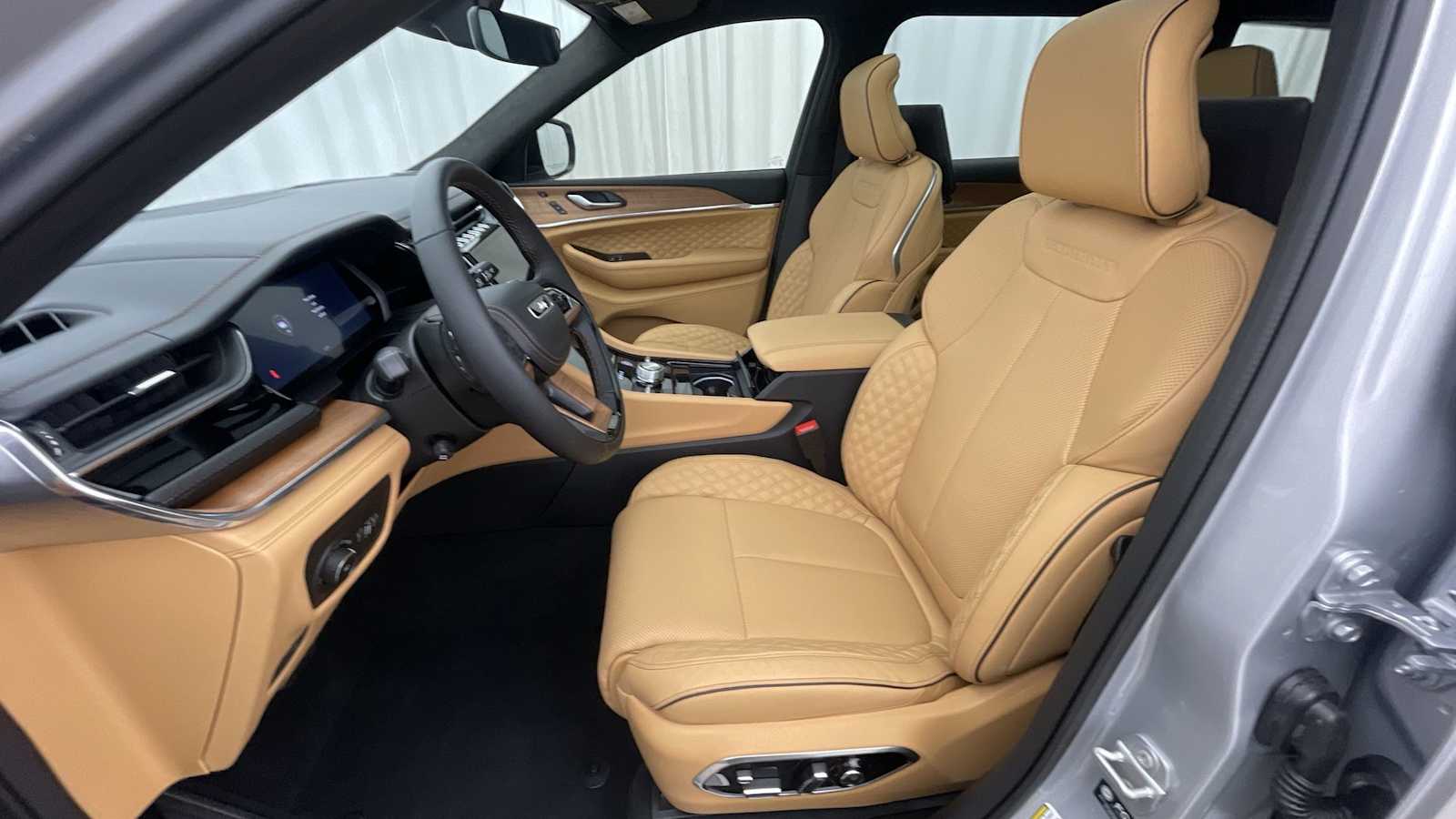 Thumbnail: 2025 Jeep Grand Cherokee - 6