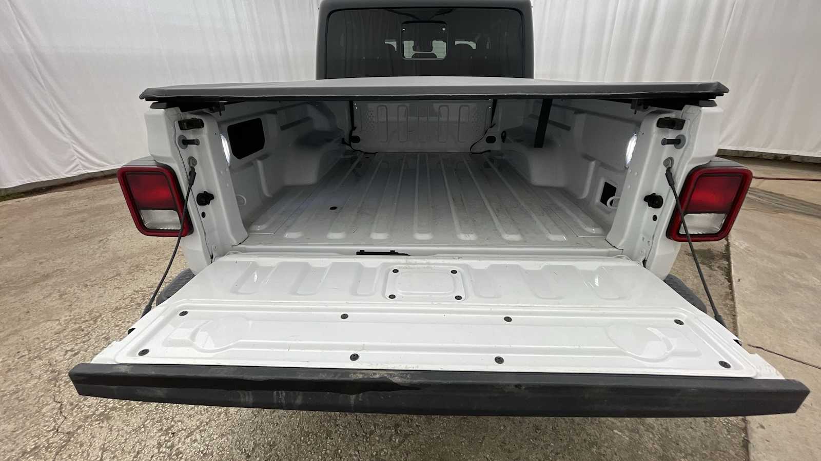 Thumbnail: 2025 Jeep Gladiator - 31