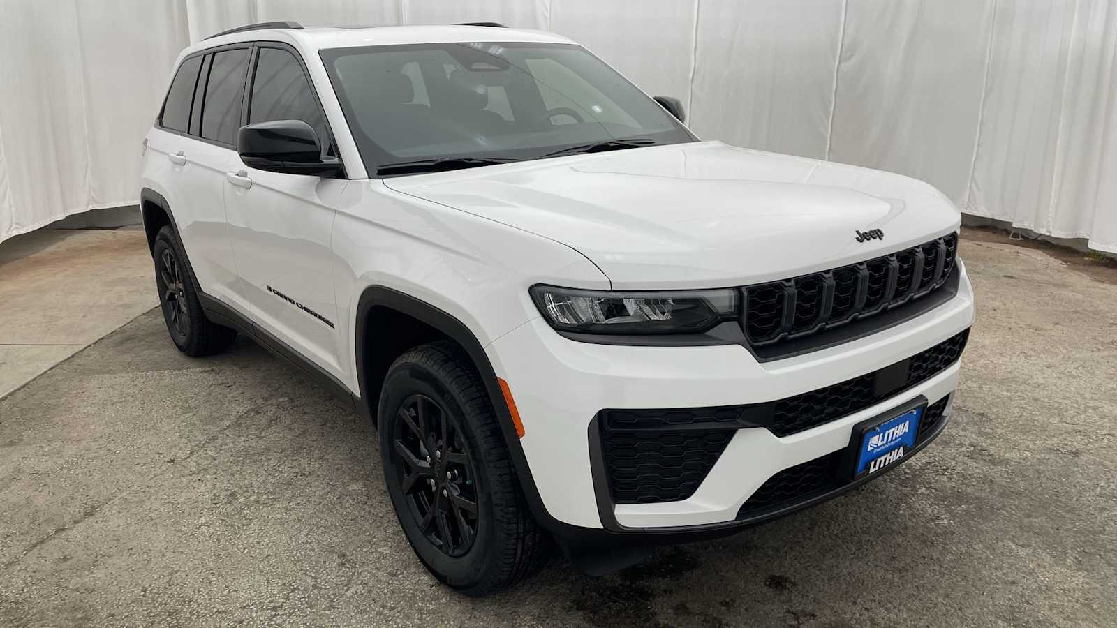 Thumbnail: 2026 Jeep Grand Cherokee - 37