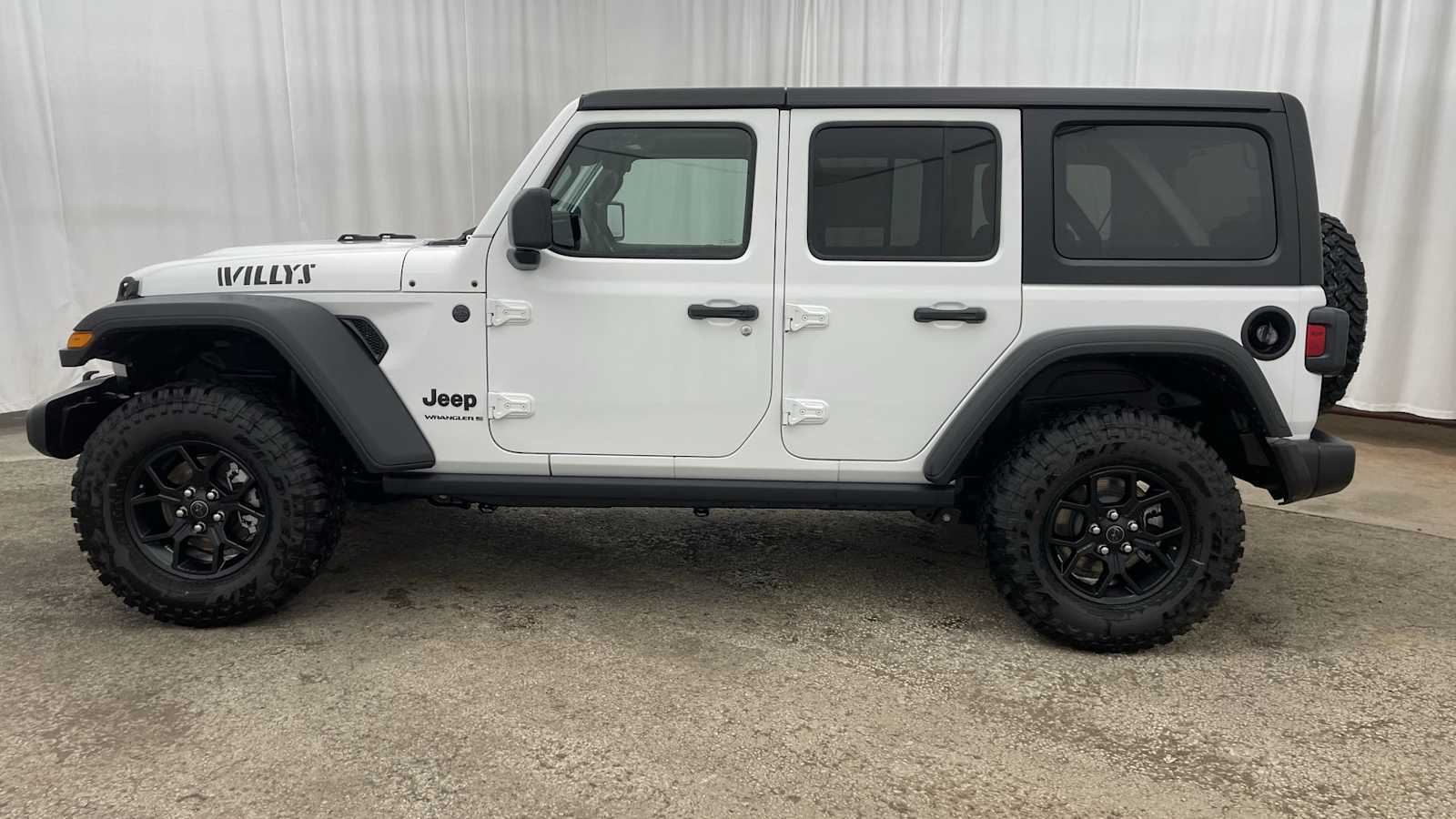 Thumbnail: 2026 Jeep Wrangler - 33