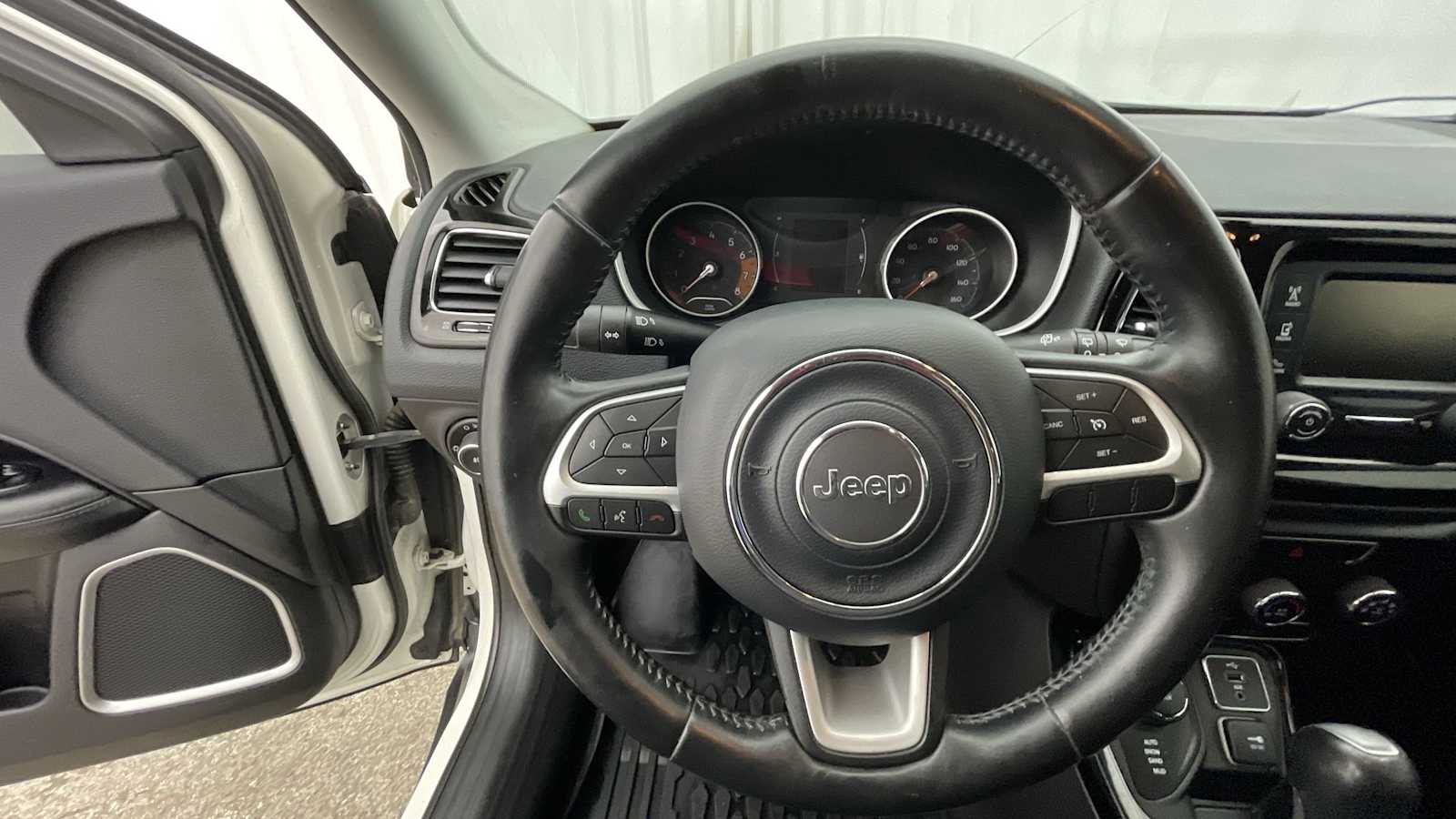 Thumbnail: 2018 Jeep Compass - 10