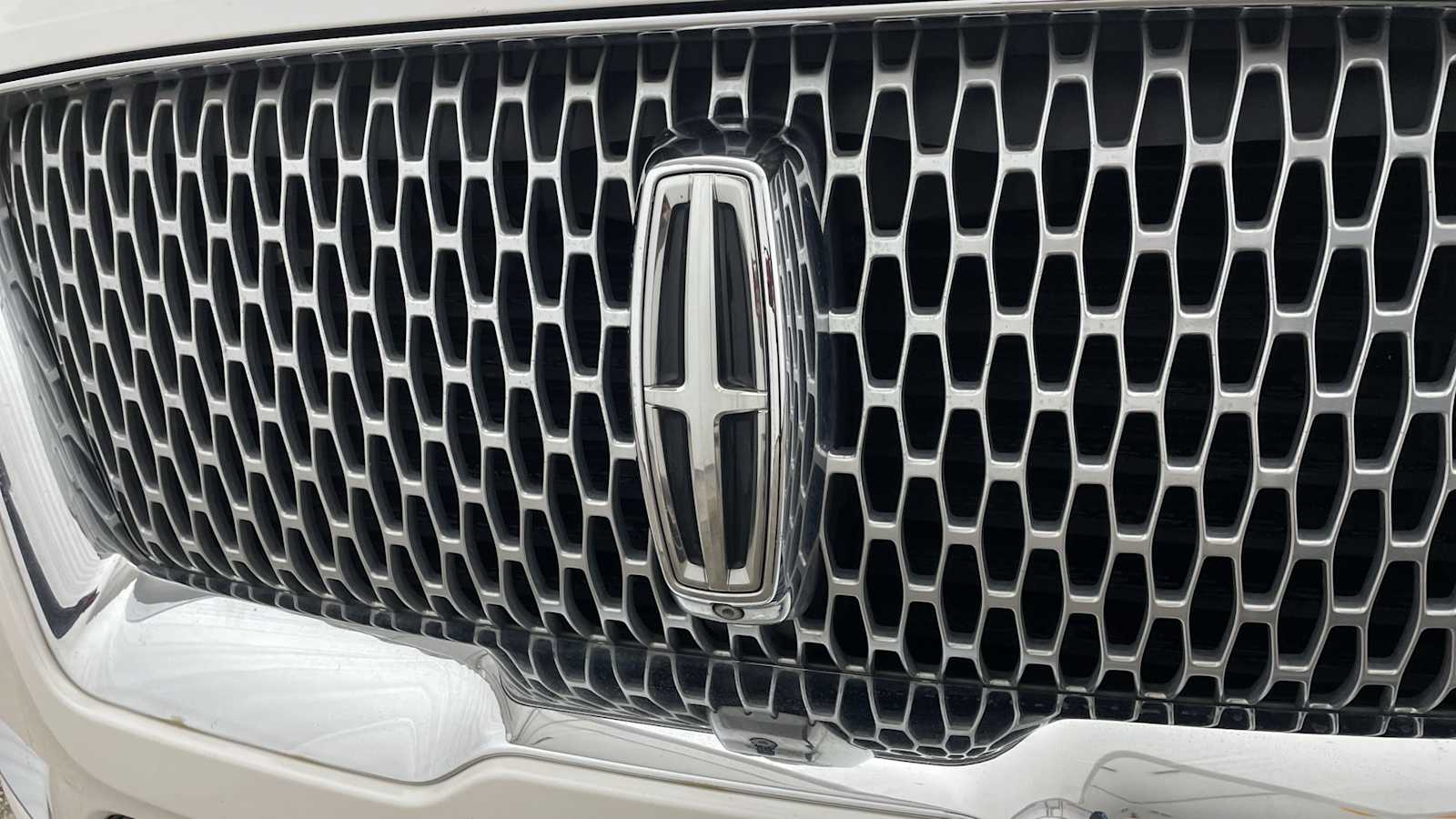 Thumbnail: 2018 Lincoln Navigator L - 44