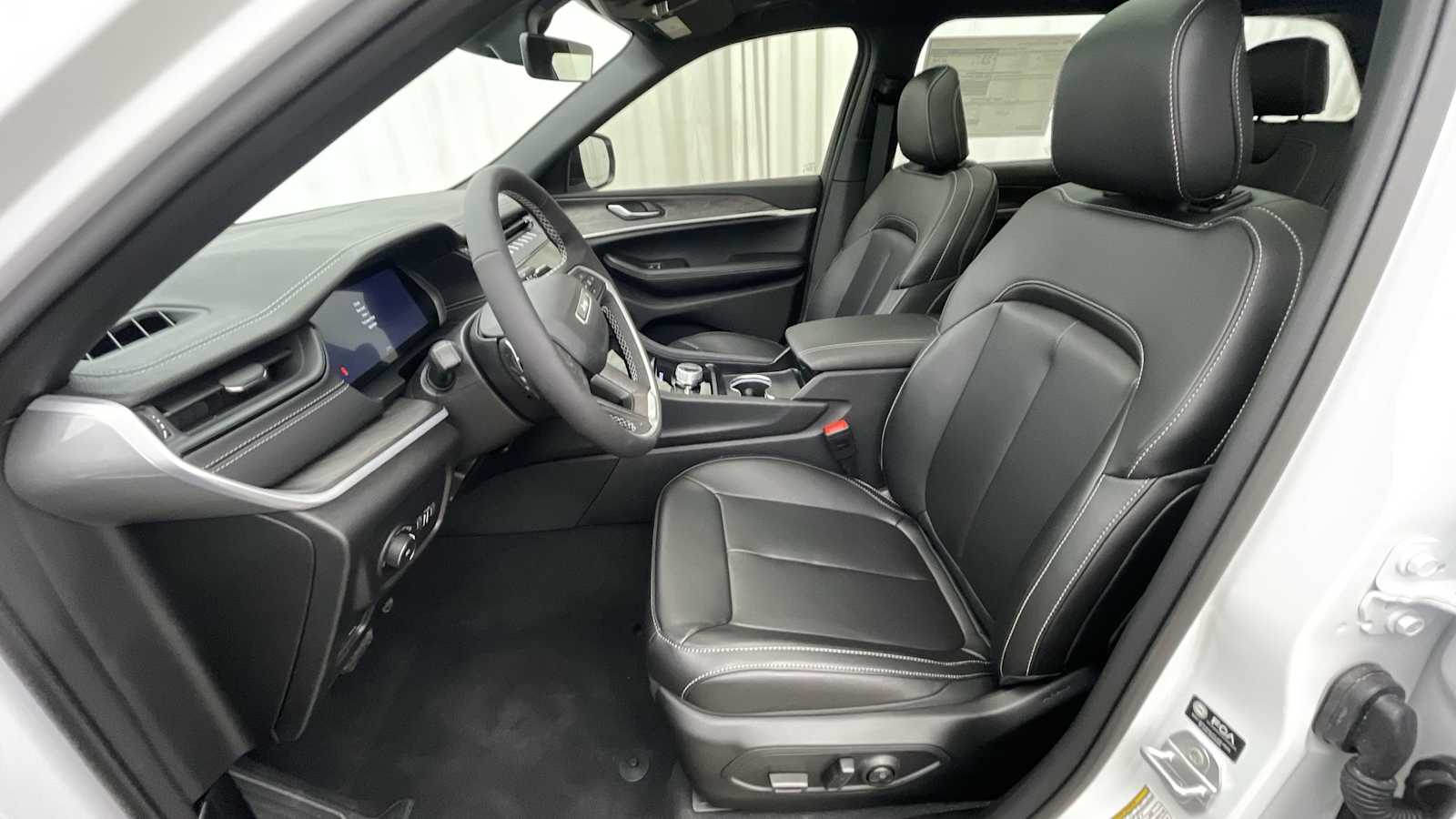 Thumbnail: 2026 Jeep Grand Cherokee - 6