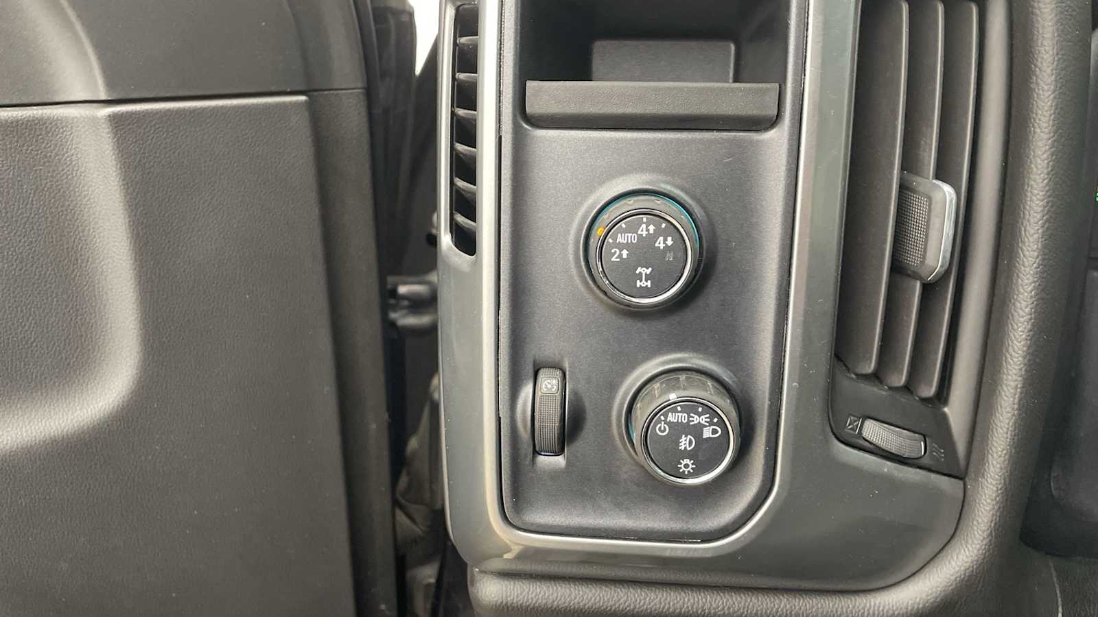 Thumbnail: 2014 Chevrolet Silverado 1500 - 24