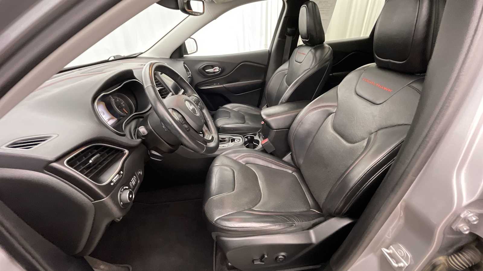 Thumbnail: 2019 Jeep Cherokee - 6