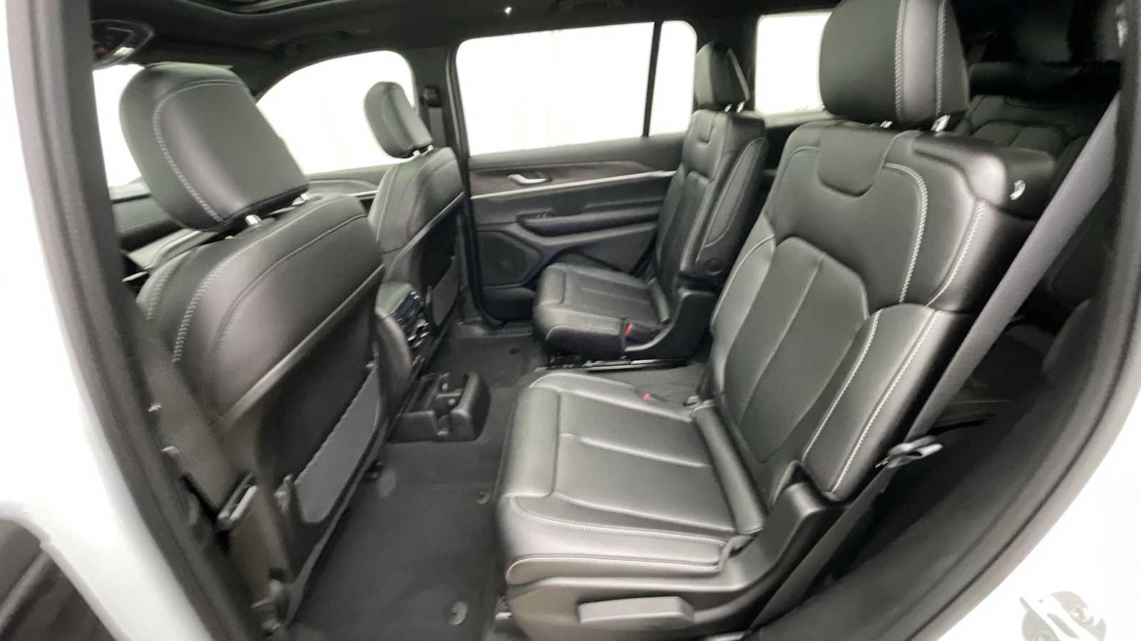 Thumbnail: 2025 Jeep Grand Cherokee - 10