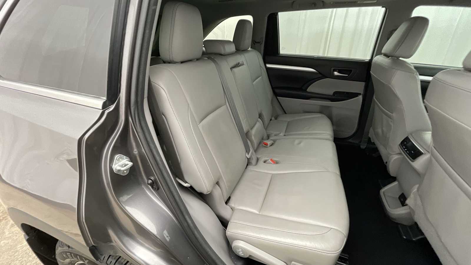Thumbnail: 2018 Toyota Highlander - 11