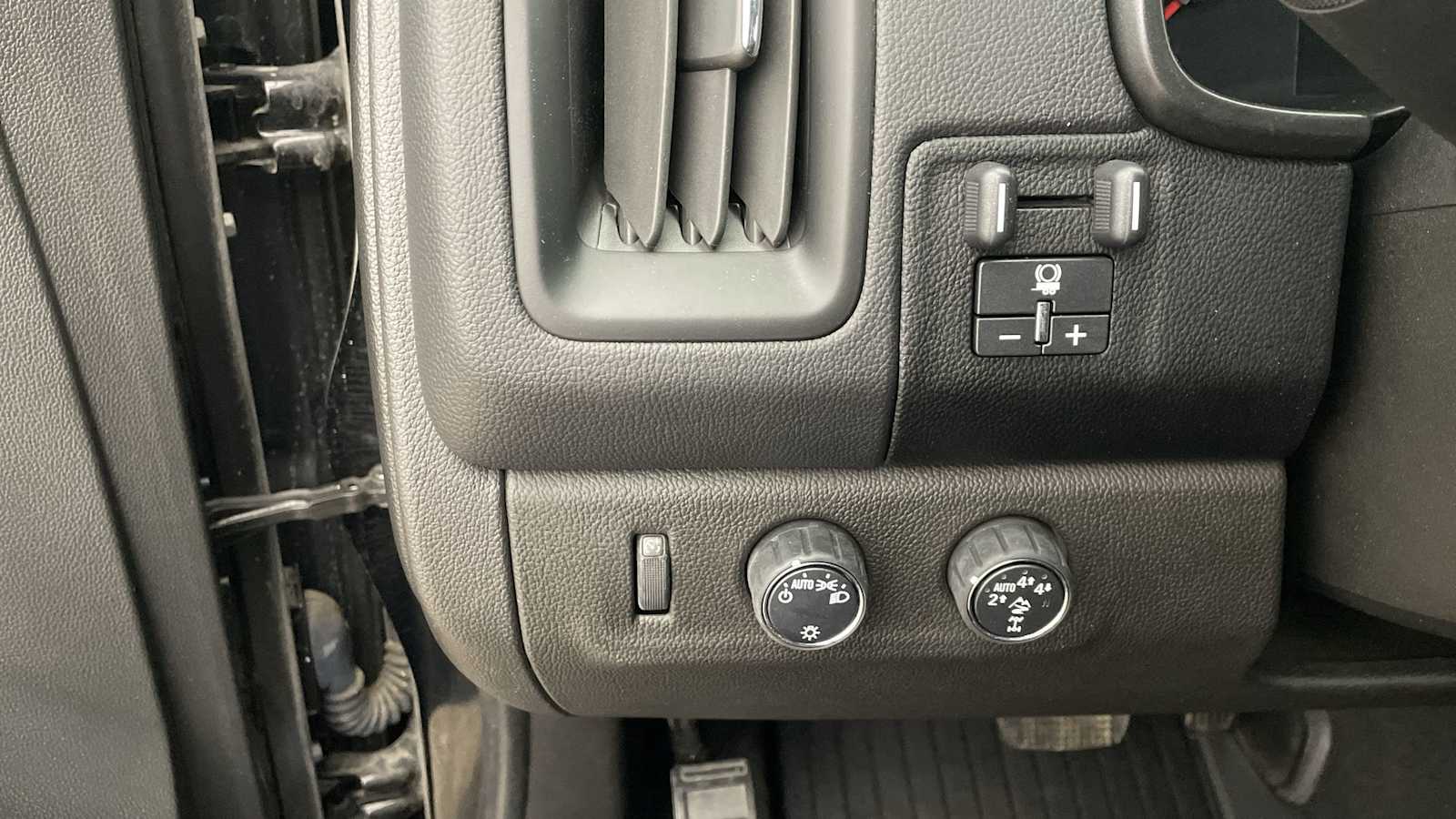 Thumbnail: 2021 Chevrolet Colorado - 27