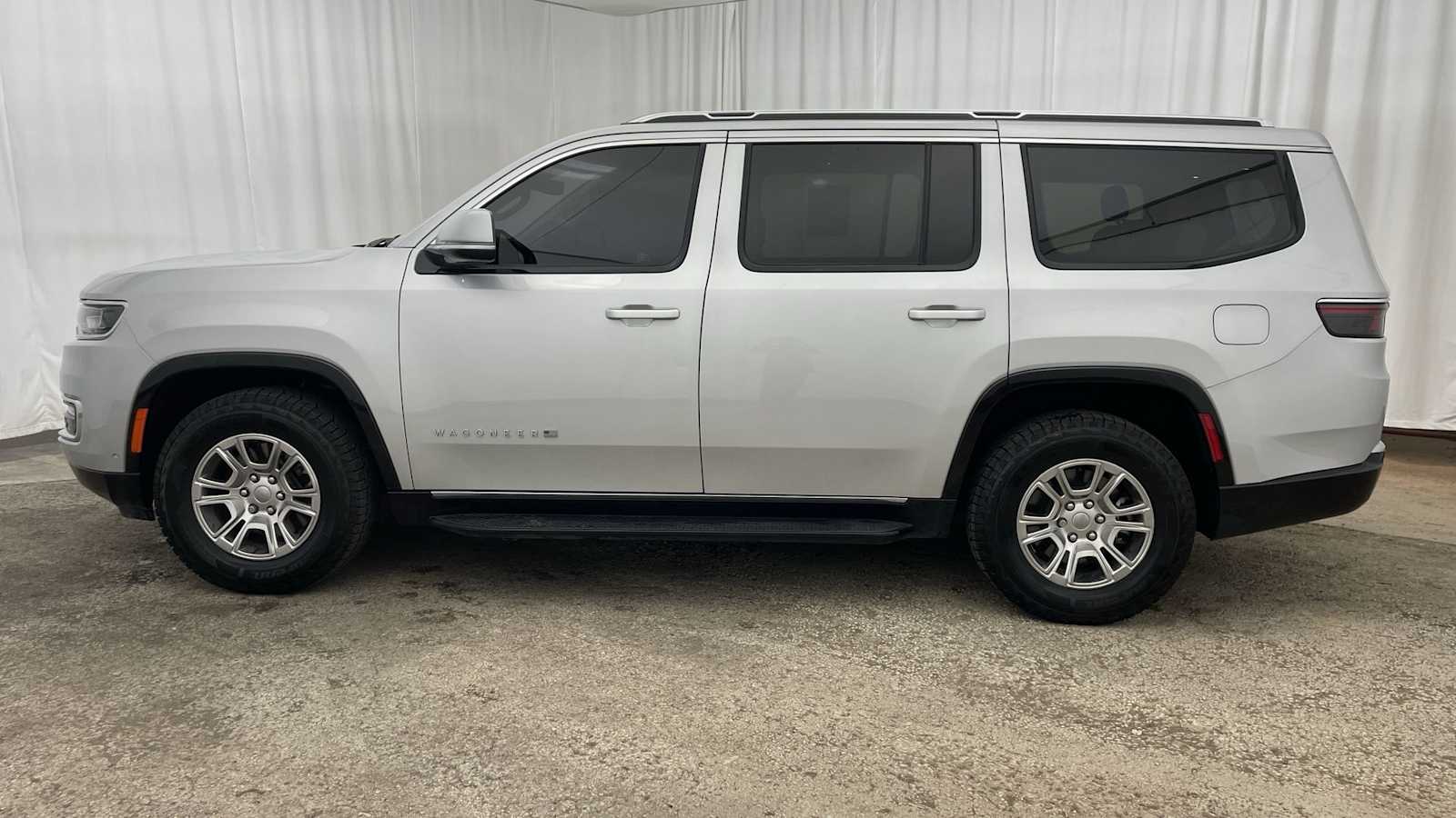 Thumbnail: 2022 Jeep Wagoneer - 32