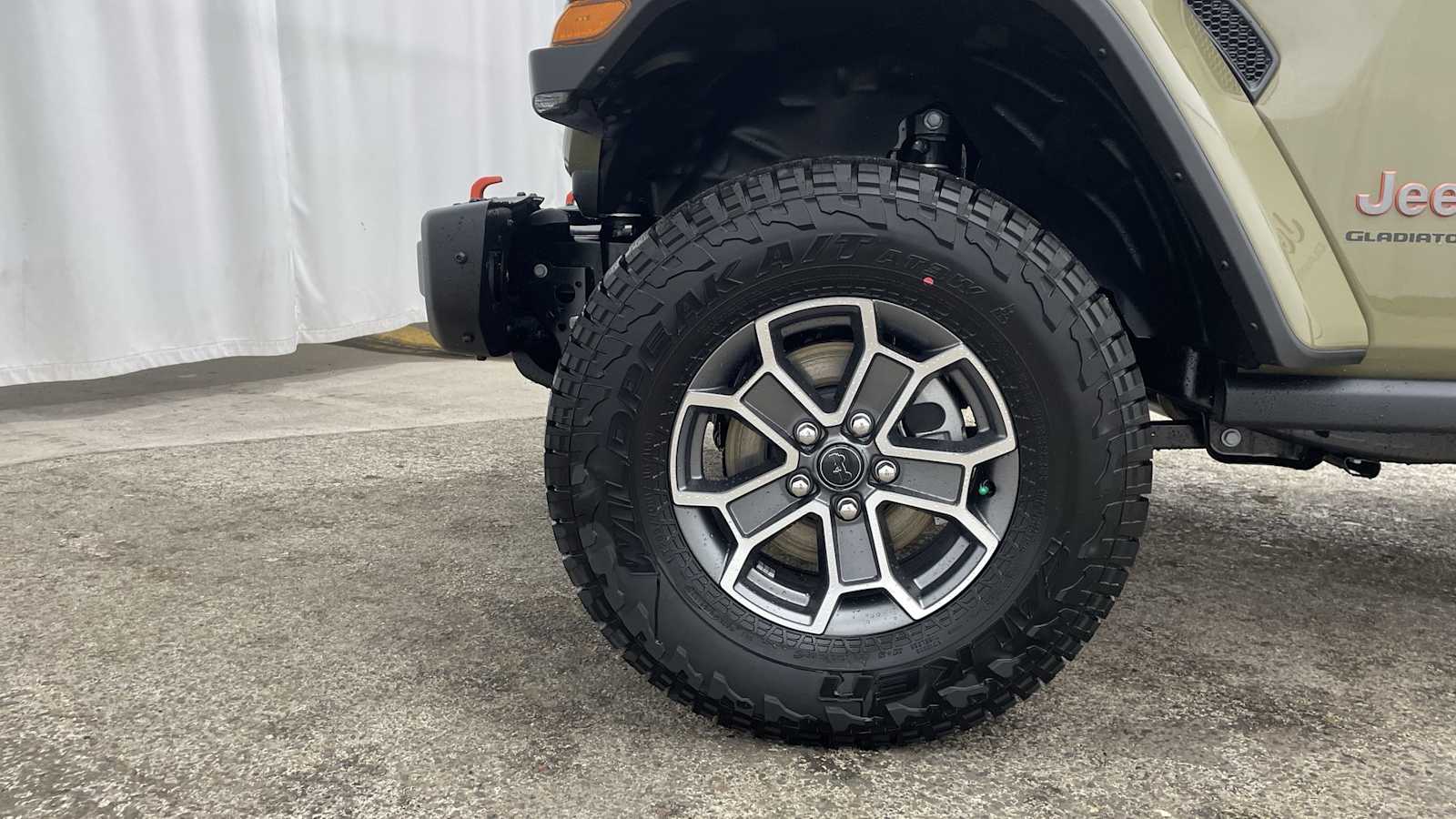 Thumbnail: 2025 Jeep Gladiator - 43