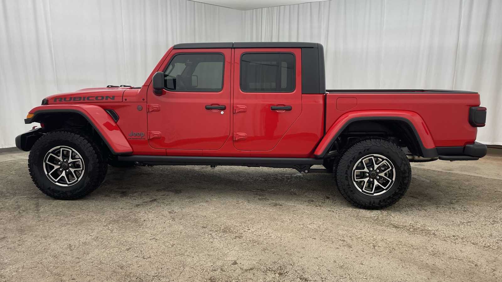 Thumbnail: 2025 Jeep Gladiator - 32