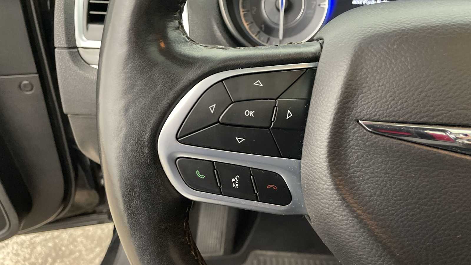 Thumbnail: 2020 Chrysler 300 - 14