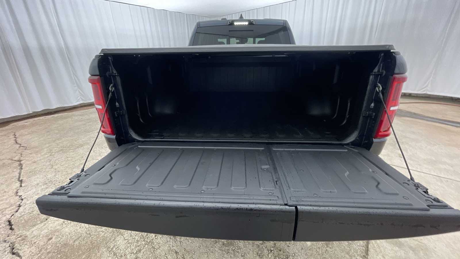 Thumbnail: 2026 RAM 1500 - 32