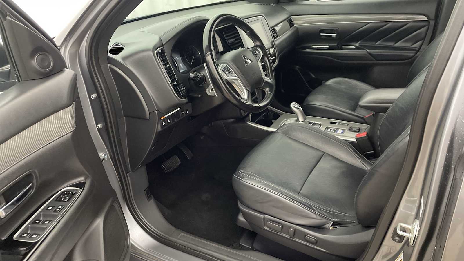 Thumbnail: 2022 Mitsubishi Outlander - 2