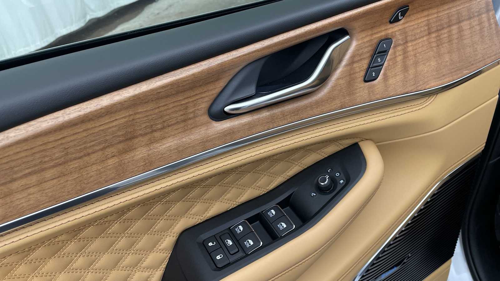 Thumbnail: 2025 Jeep Grand Cherokee - 7