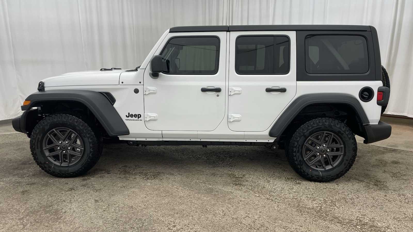 Thumbnail: 2026 Jeep Wrangler - 33