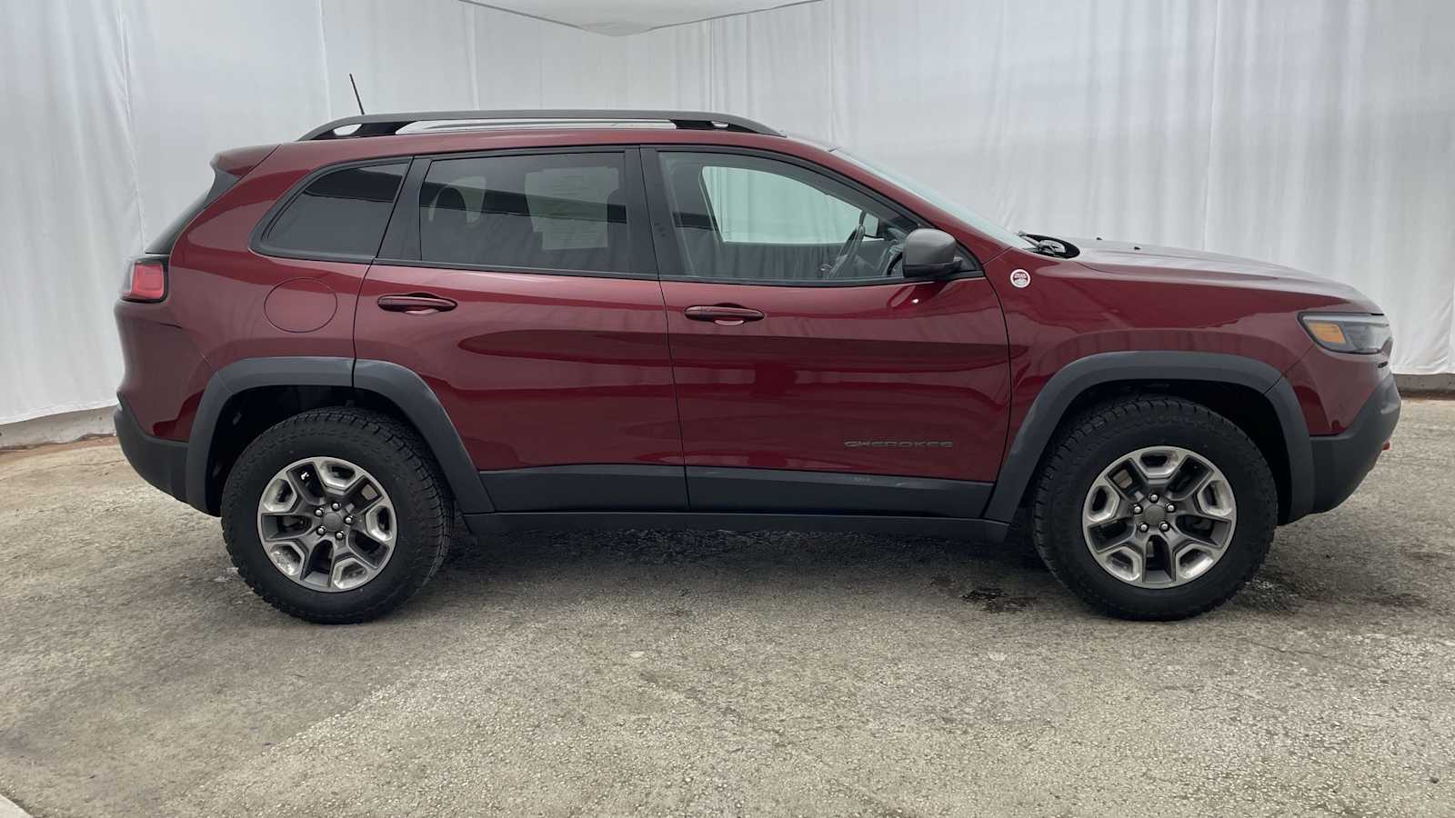 Thumbnail: 2020 Jeep Cherokee - 38