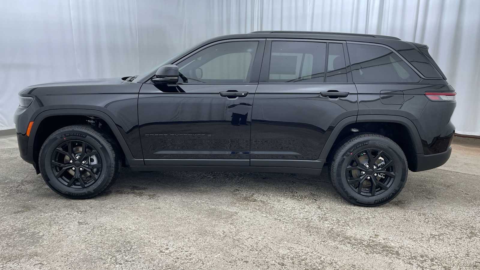 Thumbnail: 2026 Jeep Grand Cherokee - 31