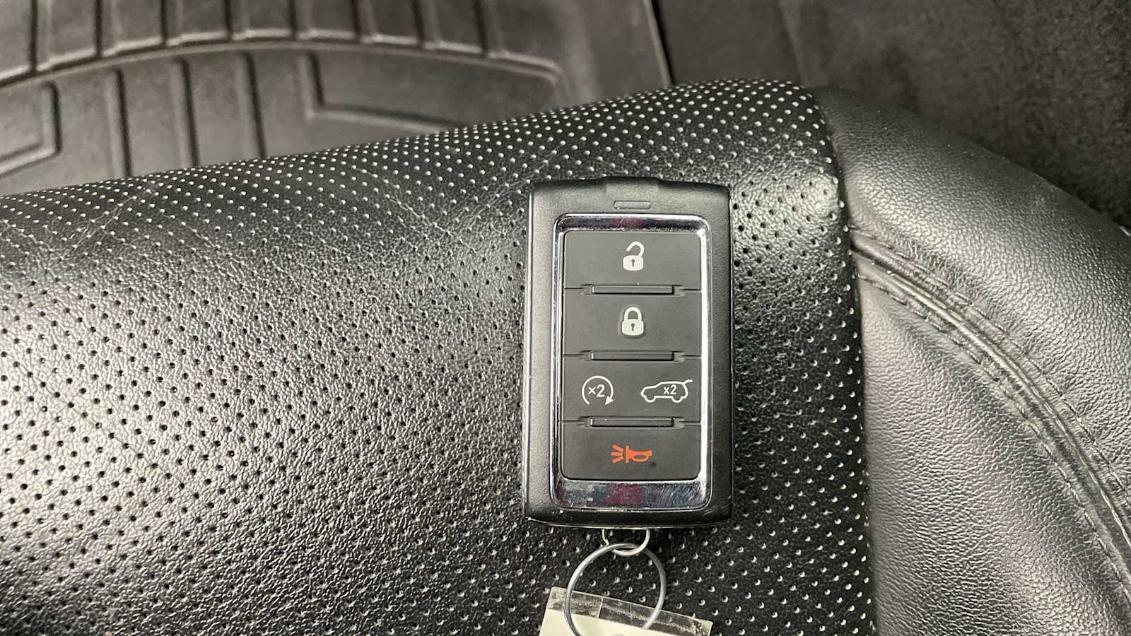 Thumbnail: 2023 Jeep Wagoneer - 22