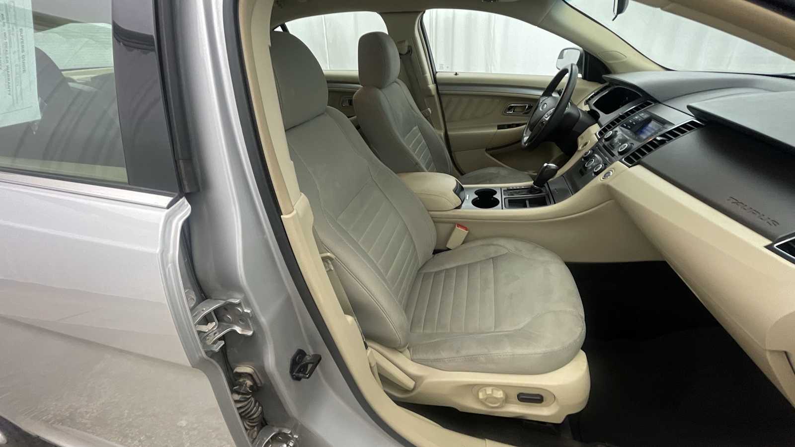 Thumbnail: 2013 Ford Taurus - 10