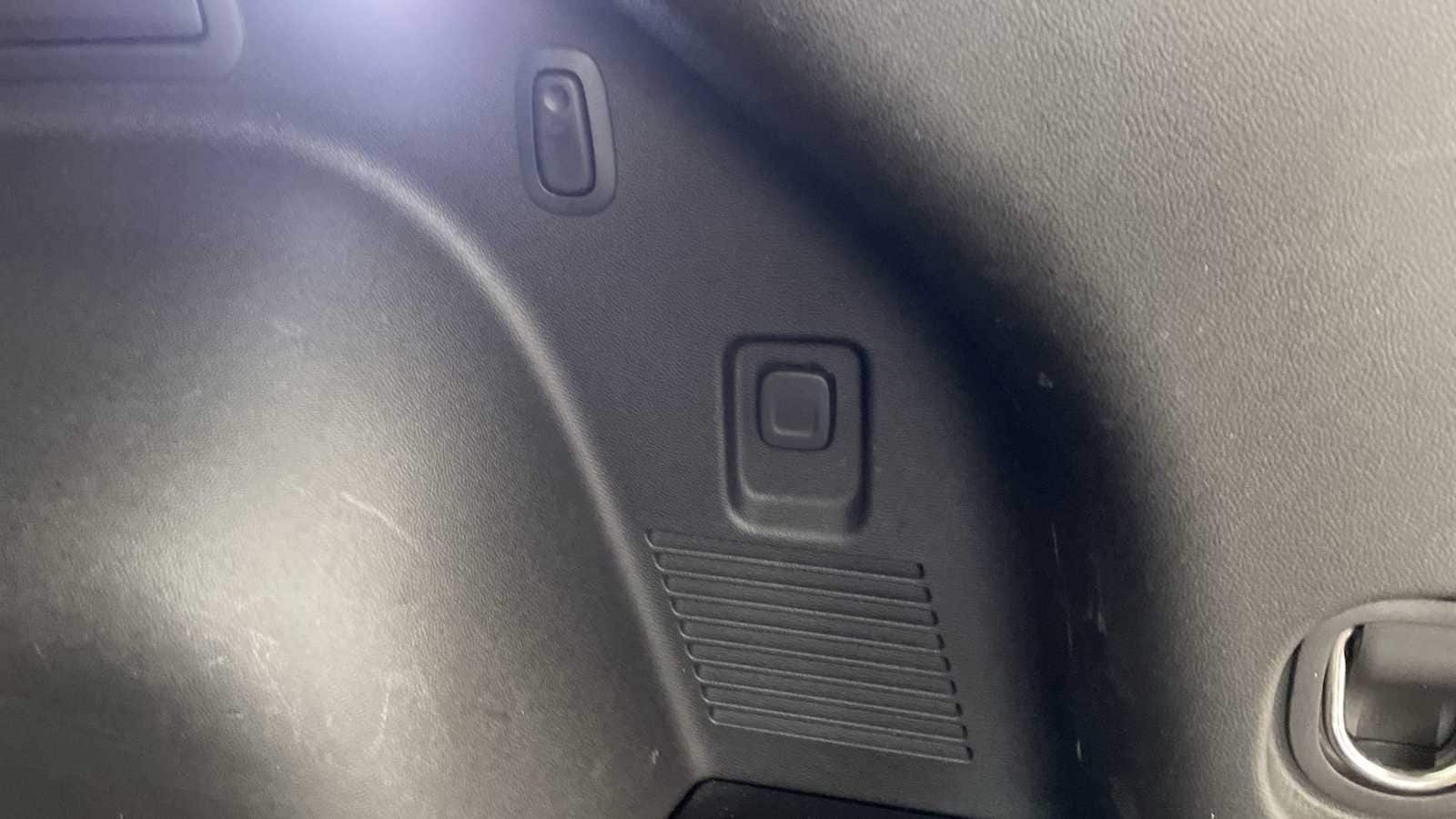 Thumbnail: 2019 Chevrolet Blazer - 26