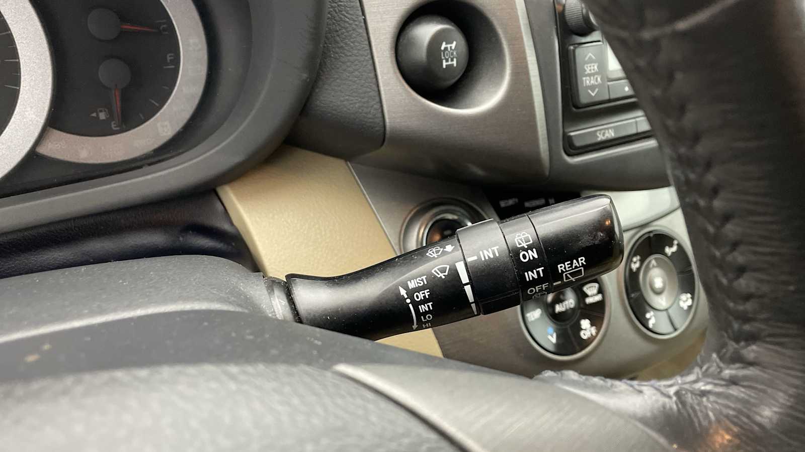 Thumbnail: 2012 Toyota RAV4 - 15