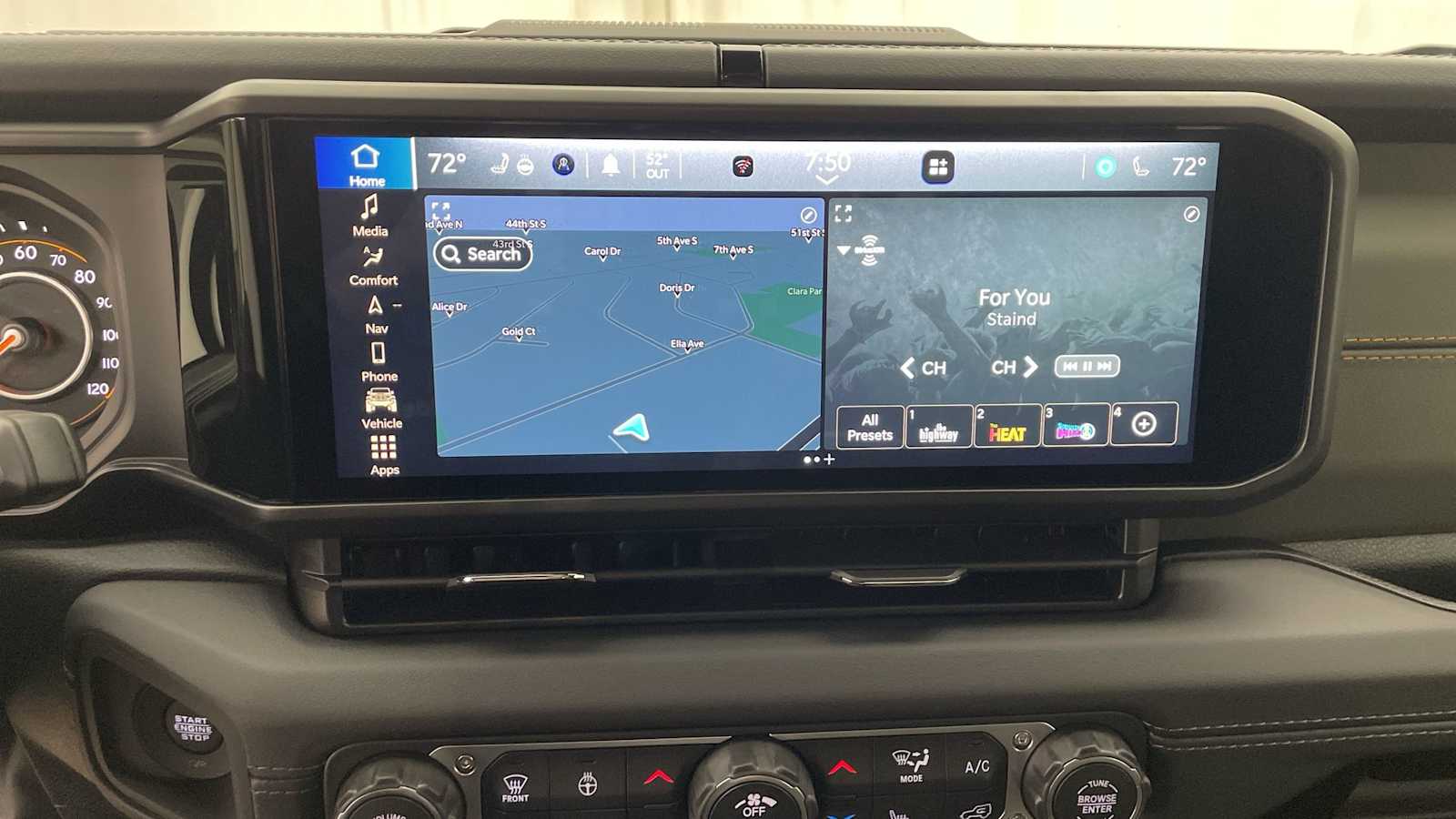 Thumbnail: 2025 Jeep Gladiator - 18